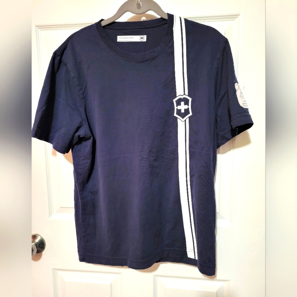 (L)🆕️🇨🇭Victorinox🇨🇭Swiss Army 💯Cotton Grahic T Shirt Ptp22"× L26.5"